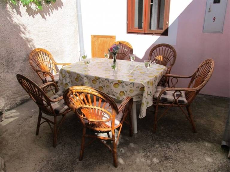 Rental apartment with garden | Garden view — photo 2