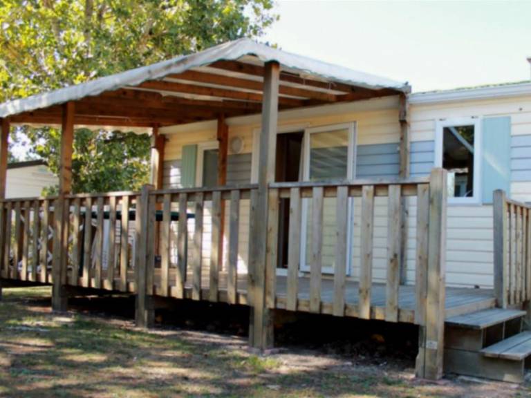 Children-friendly charming mobile home with patio & heated pool | Dogs allowed — photo 4