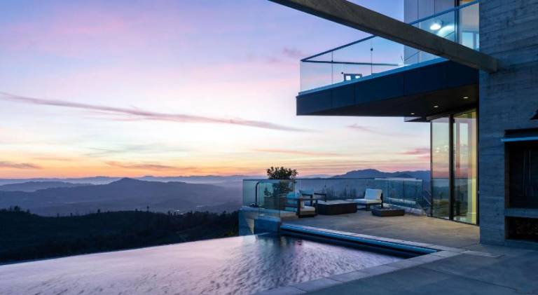 Villa with jacuzzi & pool — photo 4