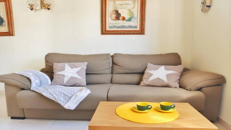 Family-oriented charming holiday apartment with pool, yard & patio | Mountain view | Beach nearby | Pet-friendly — photo 3