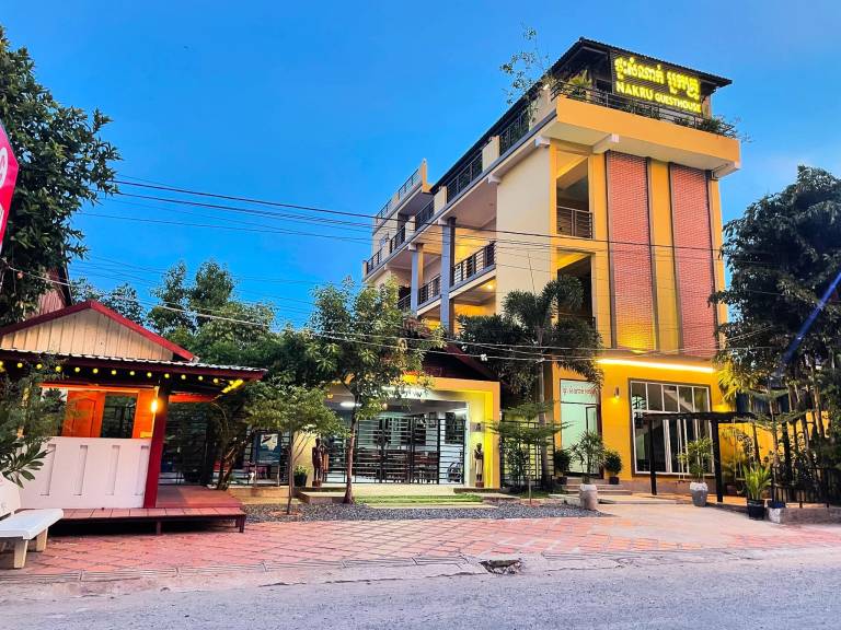 Neakru Guesthouse and Restaurant in Kampot