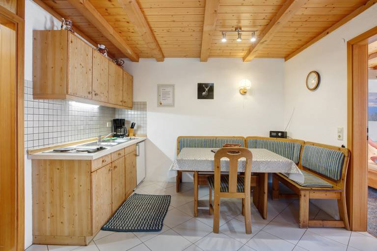 Holiday apartment with barbeque, patio & yard — photo 5