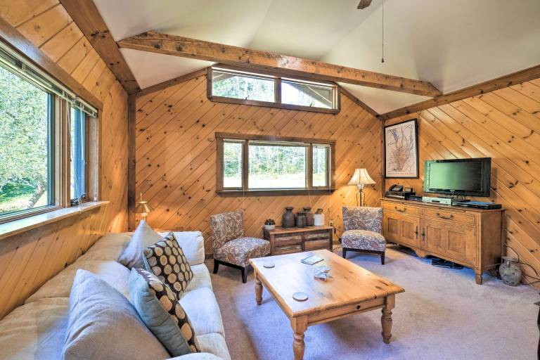 1 Mi to Downtown BBH: Coastal Cabin w/ Deck & Yard — photo 4