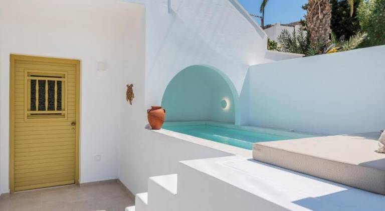 Villa with terrace, private pool & garden | Suitable for remote work in Syros