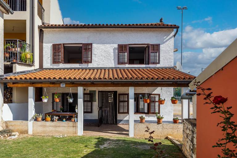 Family-friendly vacation home with grill, garden & patio | Pets allowed in Tar-Vabriga