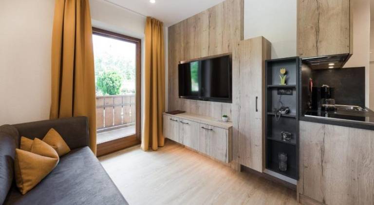 Serviced apartment with pool & garden | Pet-friendly — photo 3