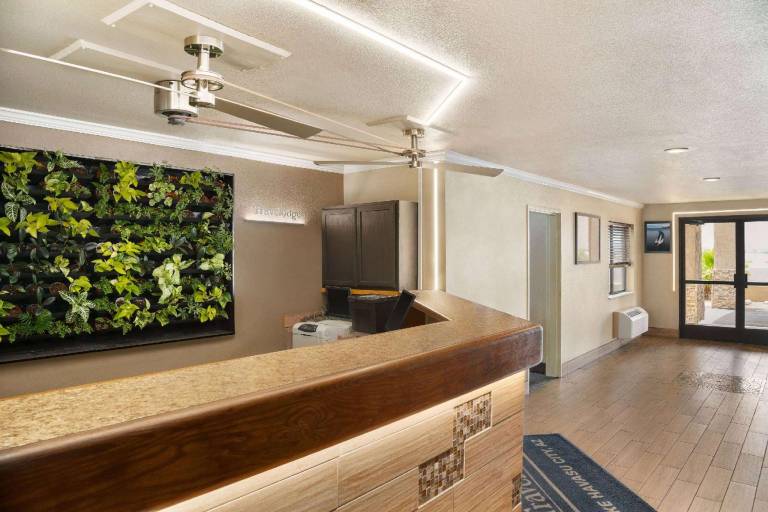 Travelodge by Wyndham Lake Havasu — photo 3