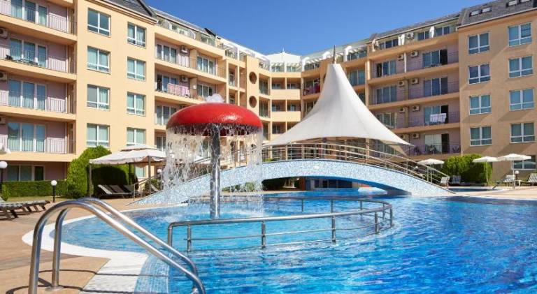 Serviced apartment with terrace, garden & pool | Dogs allowed — photo 2