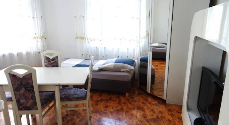 Apartment with 2 rooms for 5 persons in Essen