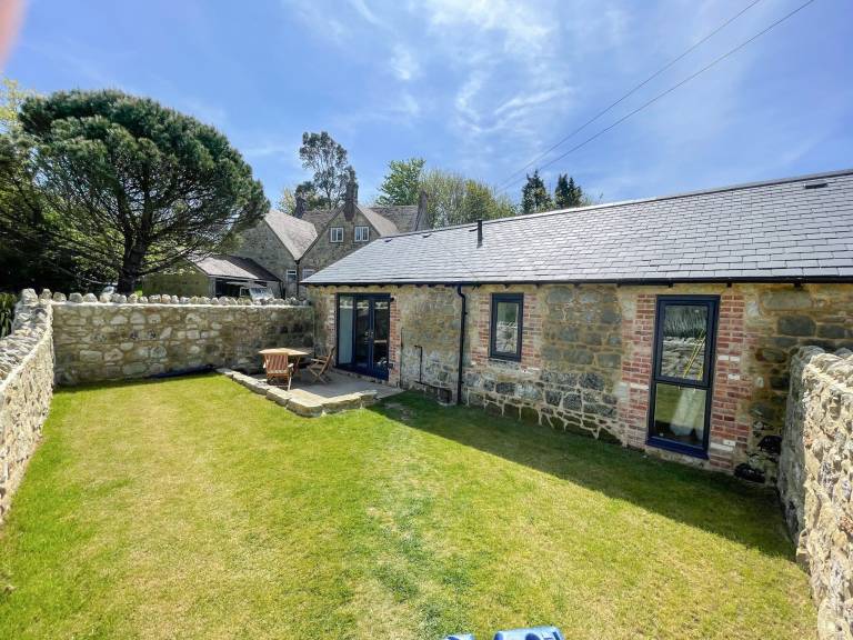 Cottage with yard | River view in Shanklin