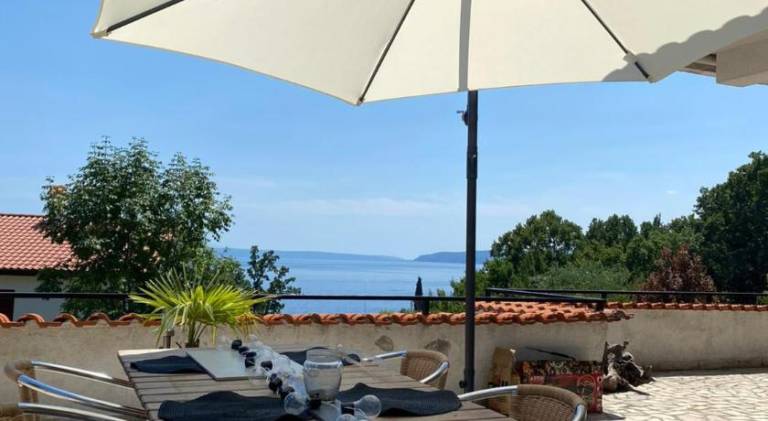 Holiday apartment with terrace in Opatija