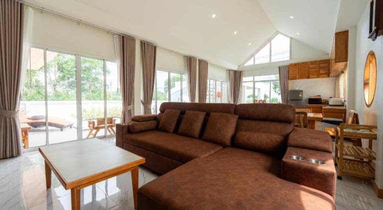 Villa with hot tub & pool — photo 2