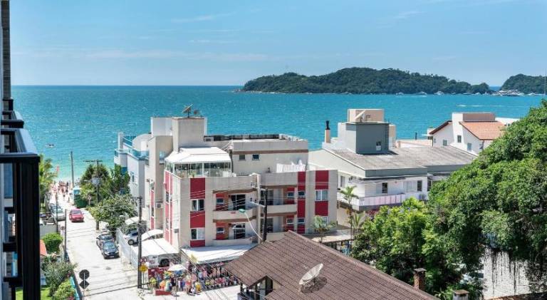 Wonderful holiday apartment with pool | Beach nearby | Pet-friendly in Bombinhas