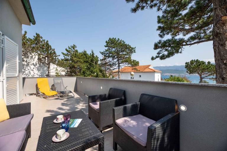 House with patio, barbecue & garden in Crikvenica