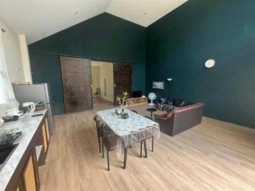 Chalet with yard, private pool & patio | Dogs allowed — photo 4