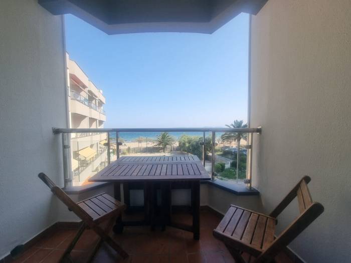 Apartment with yard & patio | Sea view — photo 5