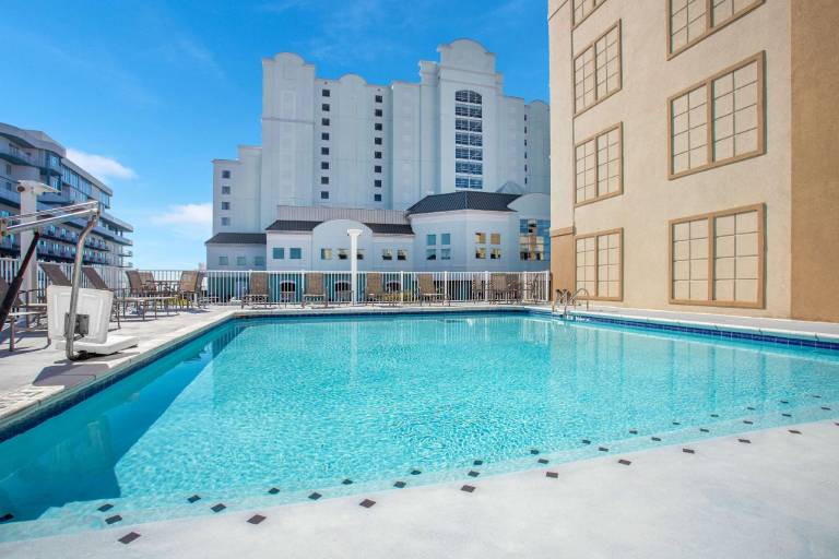 La Quinta Inn & Suites by Wyndham Ocean City — photo 2