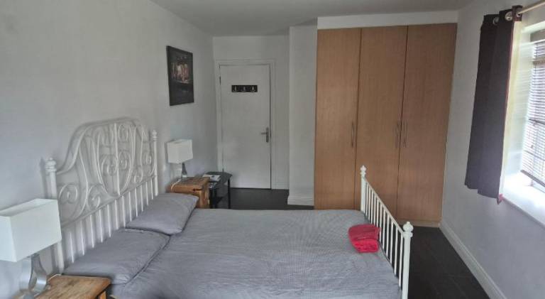 Comfortable Doubleroom beside Tramline