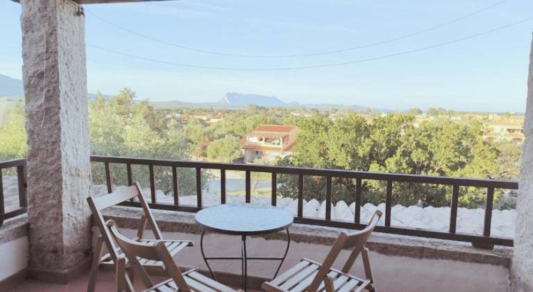 Vacation home with terrace & garden in San Teodoro