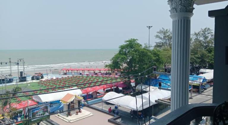 Holiday apartment with patio in Phetchaburi