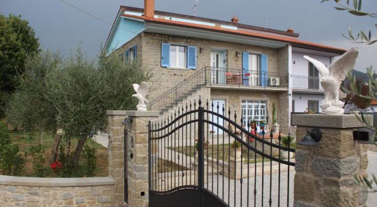 House with 3 rooms for 6 persons in Marciano della Chiana