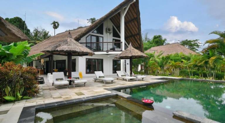 250 m&sup2; Villa