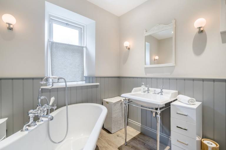 Charming cottage with yard | Pets are welcome — photo 3