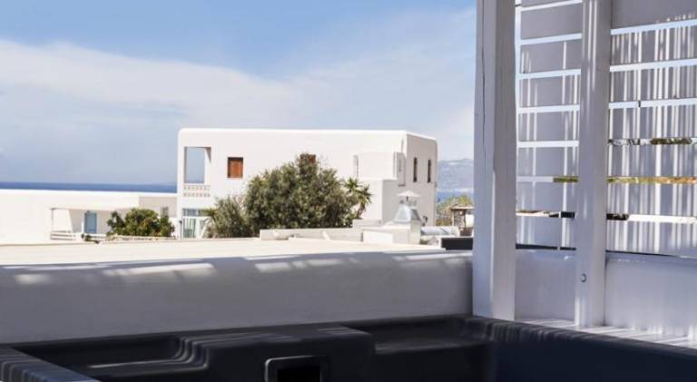 Apartment with patio & jacuzzi in Mykonos