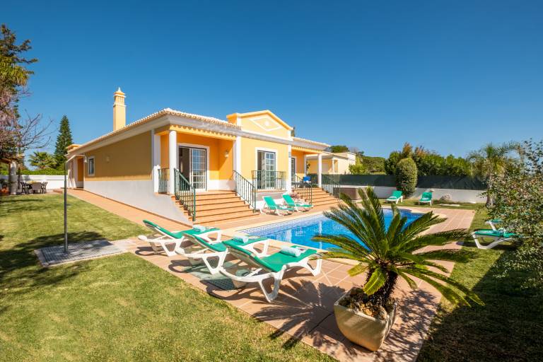 Villa with garden, barbeque & private pool — photo 3