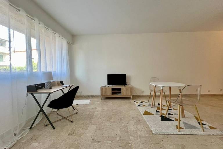 Rental apartment with 1 room for 2 persons in Antibes