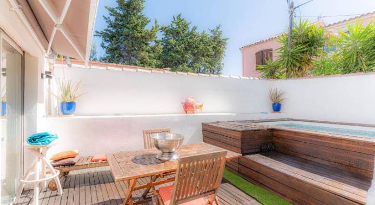 Apartment with yard, private pool & terrace — photo 2