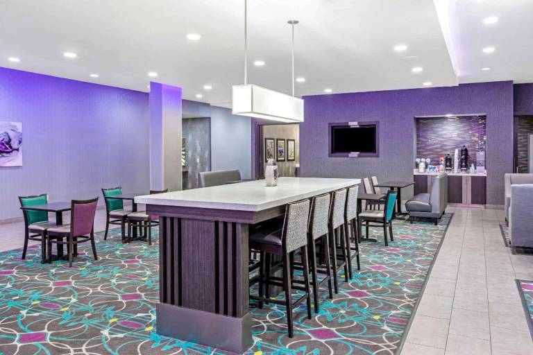 La Quinta Inn & Suites by Wyndham Lubbock South — photo 4
