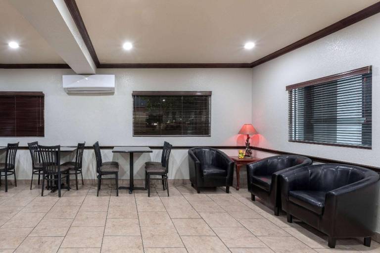 Super 8 By Wyndham Amarillo Central Tx — photo 3