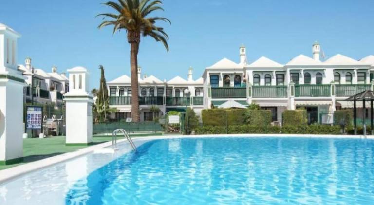 Holiday apartment with pool — photo 2