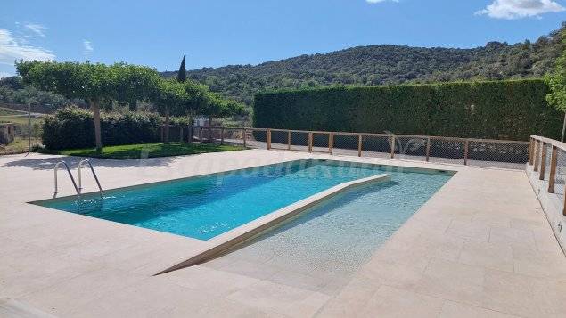 Cottage with pool, BBQ & patio | Nature view — photo 4