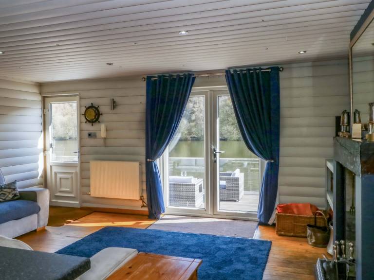 Cottage with yard, hot tub & patio — photo 5