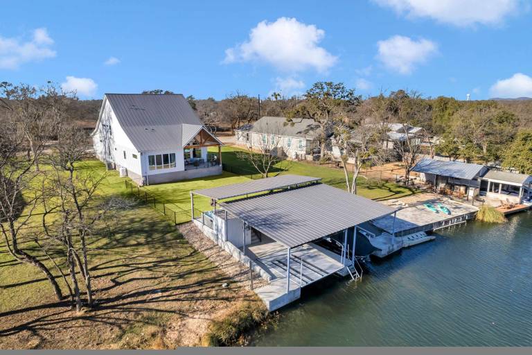 House with yard, grill & fast internet | Lake view — photo 2
