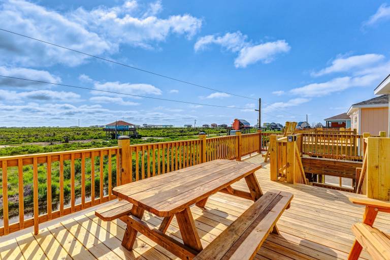 Child-friendly house with patio | Pets allowed in Bolivar, TX