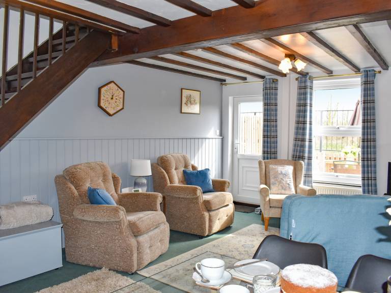 Family-friendly cottage with yard & terrace | Pets allowed — photo 4