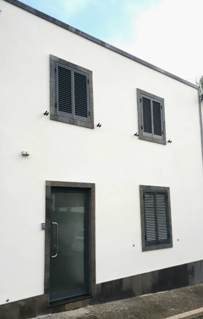 Vacation home with yard — photo 2