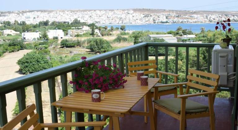 Apartment with terrace & yard in Sitia