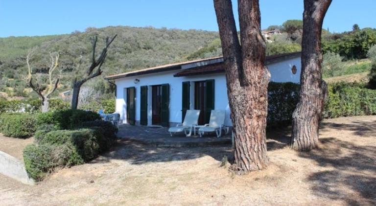 Lovely holiday apartment with terrace, barbeque & garden | Close to the beach | Pets are welcome in Capoliveri