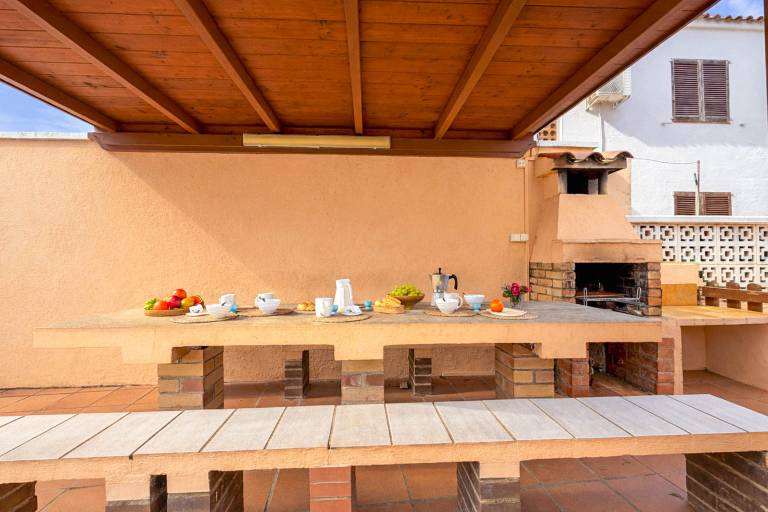 Villa with terrace, barbecue & garden — photo 4