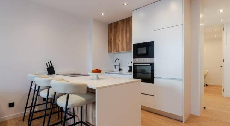 Urban Terrace & Stylish Living Spaces by HostWise — photo 3