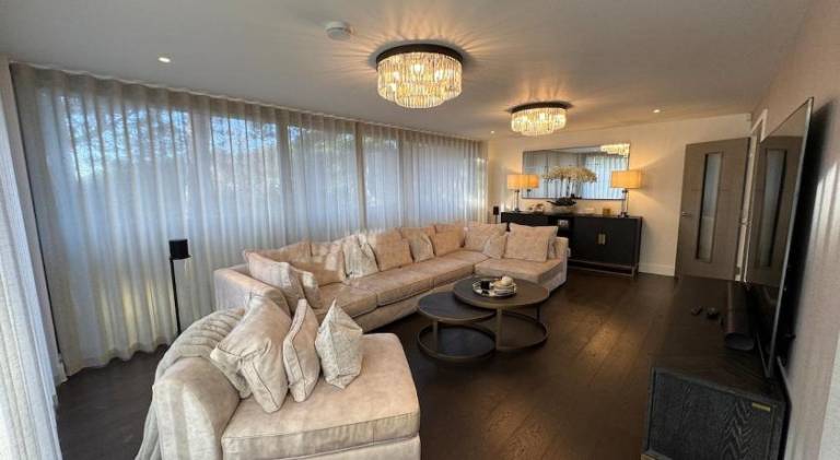 Luxury Villa - Hot Tub - Exclusive Offers - Amar Luxury Stays — photo 4