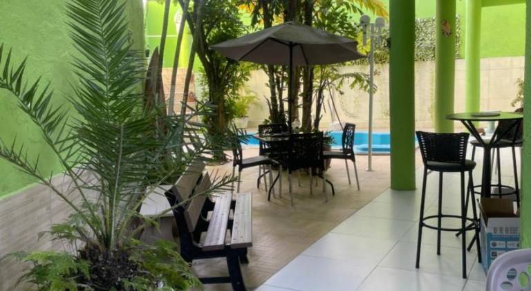 Vacation home with pool — photo 3