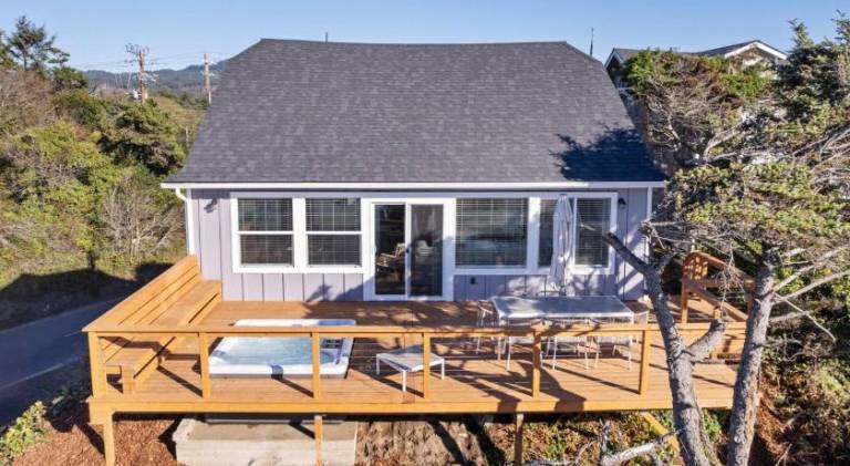 House with jacuzzi | Beach nearby | Pets are welcome in Lincoln City, OR