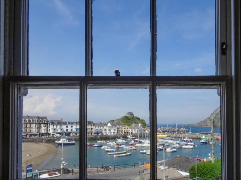 Family-friendly cottage with garden | Beach view | Next to the beach | Pets are welcome in Ilfracombe