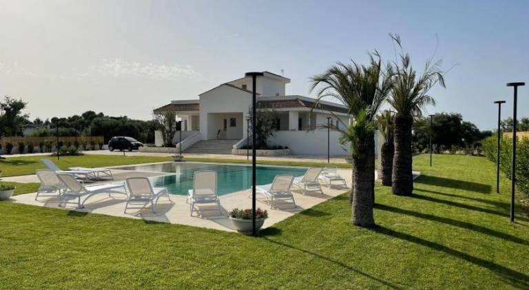 Wonderful villa with hot tub & pool | Pets allowed in Monopoli