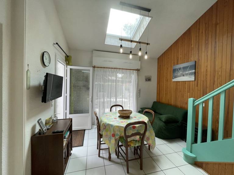 Villa with yard — photo 5